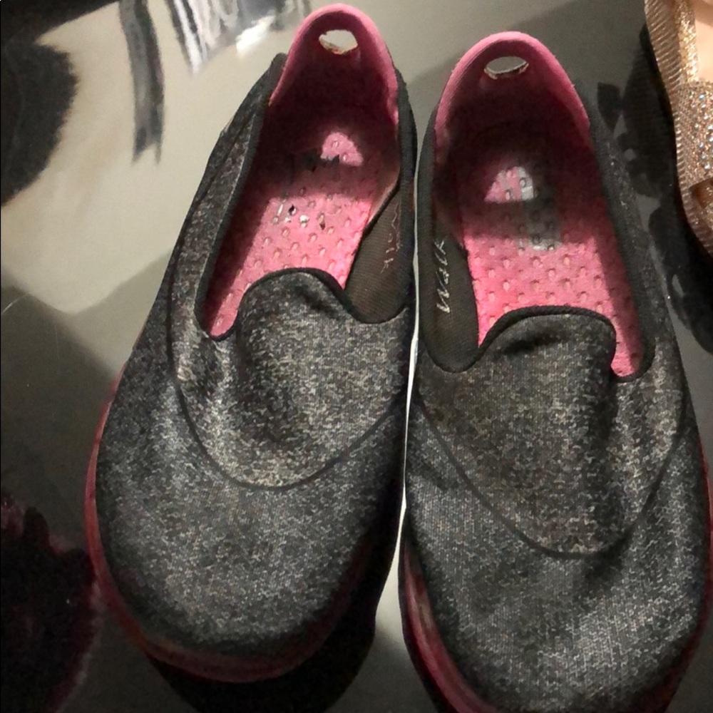 Shoes - Picture 4 of 8